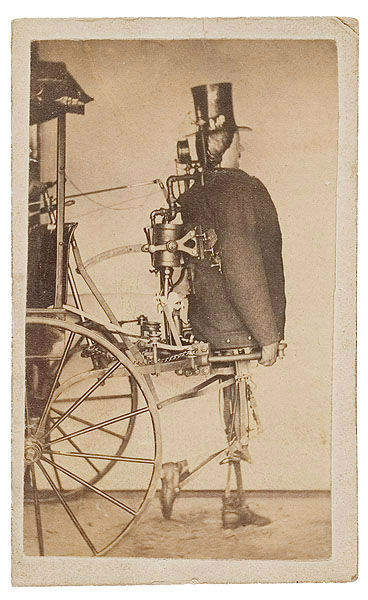 اگر این ربات که نیروی خود را از بخار می‌گیرد ساخته می‌شد شاید امور زندگی با سرعت و سهولت بیشتری انجام می‌پذیرفت. / طراحان این دستگاه «زادوک پی دِدِریک» و «ایساک گرس‌استیم» بوده‌اند که در سال 1868 میلادی نمونه اولیه از ایده خود را تولید کردند. 