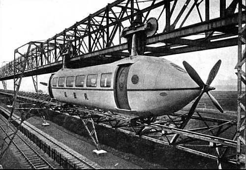 قطاری با پروانه / قطار موسوم به Bennie Railplane توان حرکت با سرعت 194 کیلومتر در ساعت را داشته و در خلال سال‌های 1929 تا 1930 میلادی حدود 500 متر در گلاسکو مورد آزمایش قرار گرفت اما هیچ سرمایه‌گذاری هزینه ساخت آن را تقبل نکرد. 