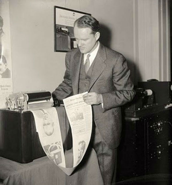 روزنامه رادیوئی / در سال 1939 میلادی این ایده مطرح‌شده که از طریق رادیو بتوانید روزنامه‌های خبری را از طریق رادیو و به‌واسطه‌ی دیوایس های موجود در خانه دریافت نمایید. به این صورت که تمامی متون و عکس‌ها روی کاغذهای رولی تعبیه‌شده در دیوایس مذکور چاپ می‌شد. 