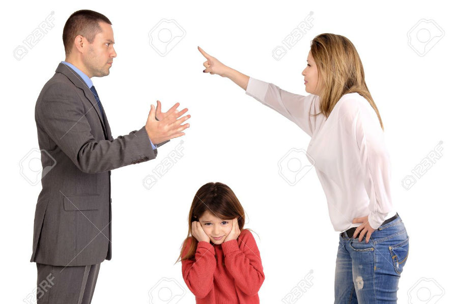 20206600-couple-fighting-in-front-of-child-Stock-Photo-w900-h600