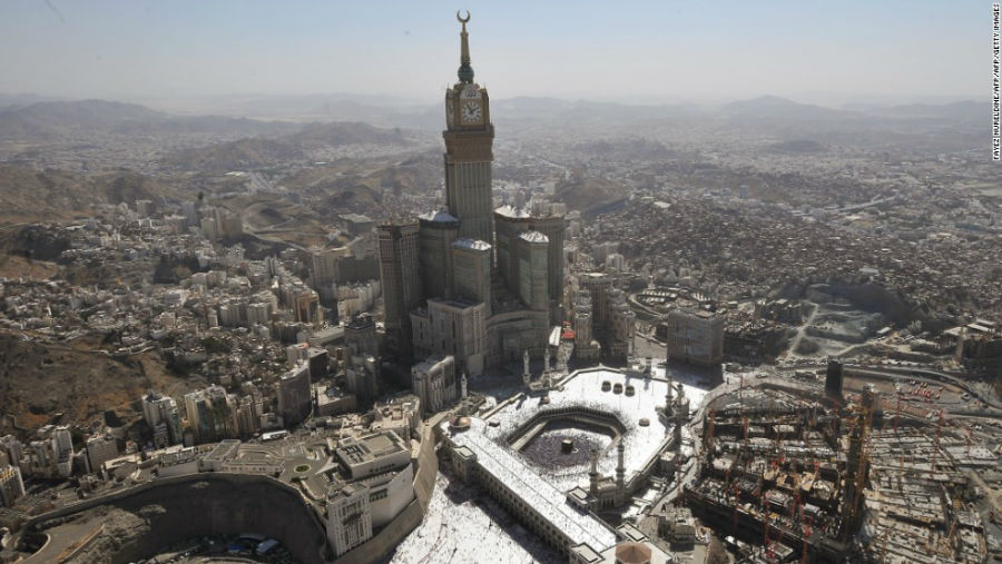 برج ساعت مکه مکان: مکه – عربستان سعودی ارتفاع: 601 متر تعداد طبقات: 120 آرشیتکت: موسسه معماری دارالهندسه 