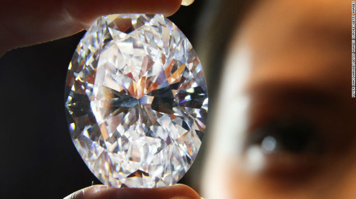 الماس بیضی و سفیدرنگ 118.28 قیراطی در سال 2013 باقیمت 30.6 میلیون دلار در یک حراجی به فروش رفت و در آن زمان بزرگ‌ترین الماس سفید محسوب می‌شد. 