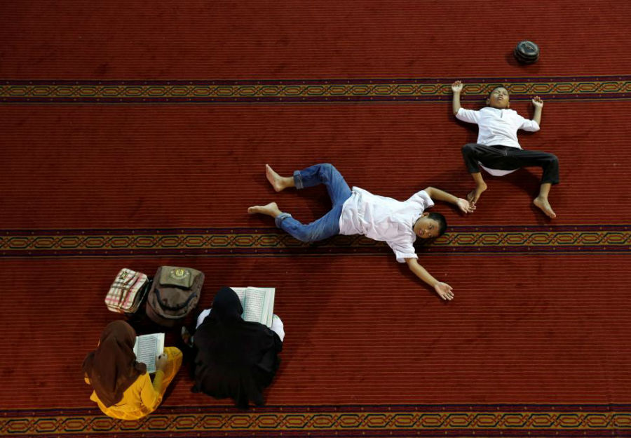 زنان در حال خواندن قرآن عکاس: Beawiharta Beawiharta مکان: جاکارتا، اندونزی 