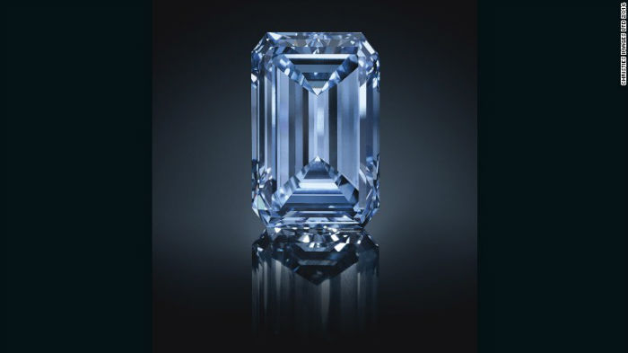 "The Oppenheimer Blue" بزرگ‌ترین الماس آبی‌رنگ دنیاست. این جواهر در 18 می 2016 در ژنو و باقیمت 57.5 میلیون دلار فروخته‌شده. 