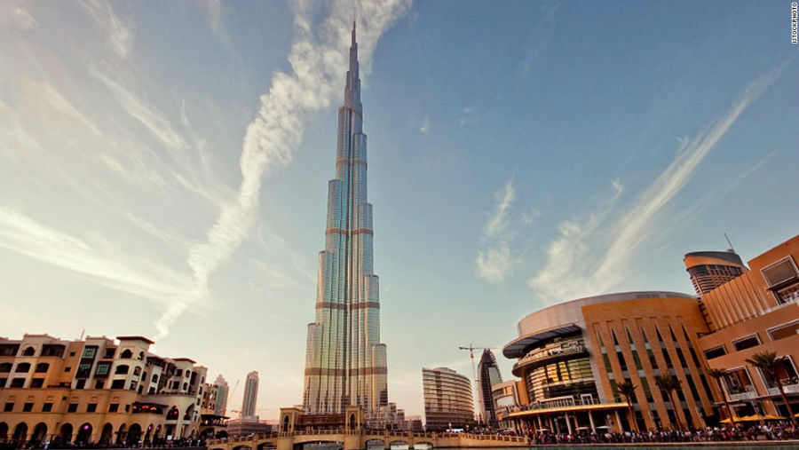 برج خلیفه مکان: دبی – امارات ارتفاع: 828 متر تعداد طبقات: 163 آرشیتکت: Skidmore – Owings & Merrill 
