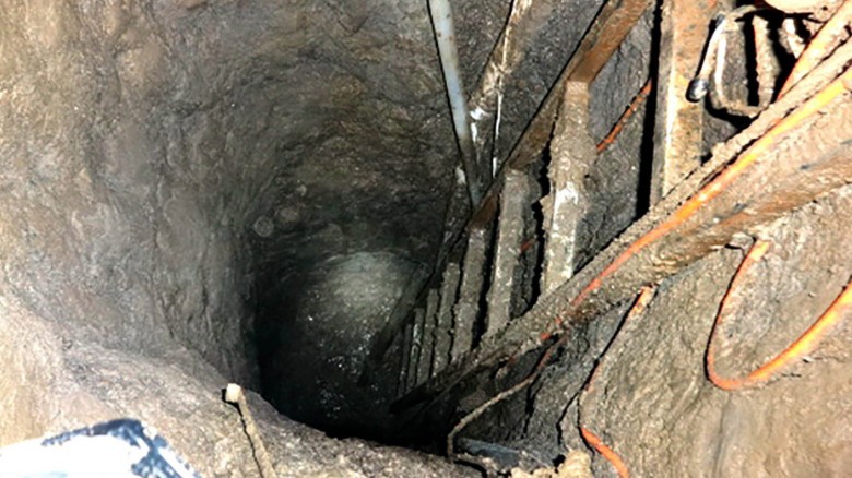 150714201006-02-el-chapo-escape-tunnel-exlarge-169