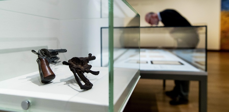 A photo taken on July 12, 2016 at the Van Gogh Museum in Amsterdam shows the weapon which the painter supposedly used to kill himself. Amsterdam's renowned Van Gogh Museum unveiled a new exhibition on July 12 focusing on Vincent's final 18 months of mental anguish before he shot himself in 1890, including the suspected gun he used in his suicide. / AFP PHOTO / ANP / Robin van Lonkhuijsen / Netherlands OUT