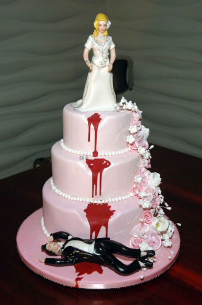 tasteless-just-divorced-cakes2-w900-h600