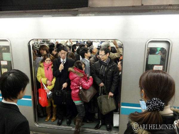 tokyo-subway-pushers-22-w600