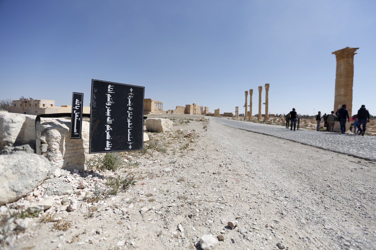 a-billboard-with-quranic-verses-in-the-historic-city-of-palmyra-syria