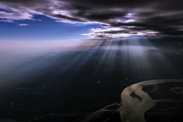 storm-sky-photography-airline-pilot-christiaan-van-heijst-8-57eb67fdd886f__880-w600-copy