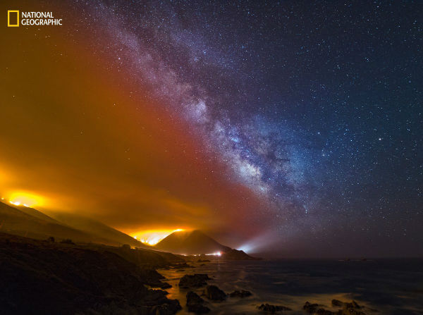 the-soberanes-forest-fire-illuminates-the-night-sky-in-monterey-county-california-w600