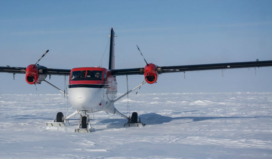 هنگامی که هواپیما از زمین برخواست من به آن یخ ها نگاه می کردم - یک مکان فوق العاده خاص که در هیچ کجای دنیا نمی توانید نمونه آن را تجربه کنید.