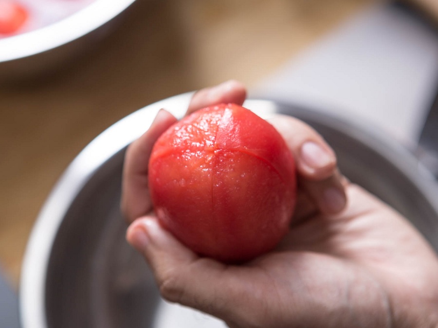 20150813-peeling-tomatoes-vicky-wasik-9