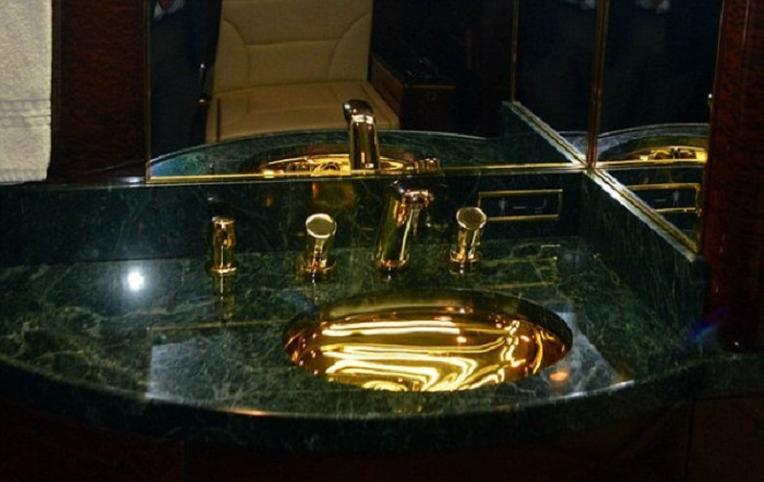 دستشویی ها و کمربندهای این هواپیما با آب طلا ساخته شده اند