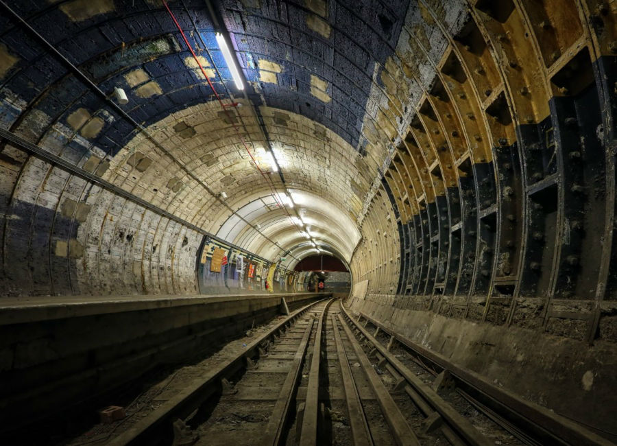 6. «لندن پنهان» / عکاس: سوزان / نمائی از بخش داخلی ایستگاه مترو Aldwych Tube در شهر لندن که بخشی پنهان از چهره کلان شهر یاد شده را به تصویر کشیده است.