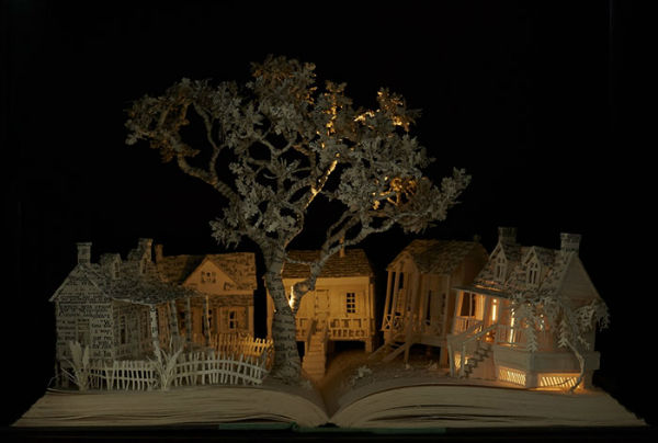 illuminated-book-sculpture-su-blackwell-8-57ee498590e18__700-w600