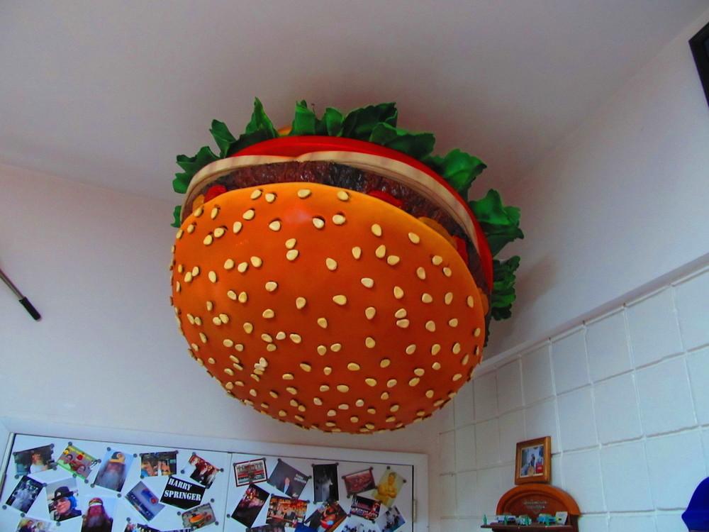 meet-the-man-with-the-worlds-largest-collection-of-hamburger-memorabilia-body-image-1474999599-size_1000