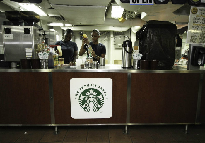 کمپانی «Starbucks» نیز در این جا شعبه دارد. خدمه ای که قبلا در اماکن غیر نظامی آموزش دیده اند، در کشتی مشغول به کار هستند.