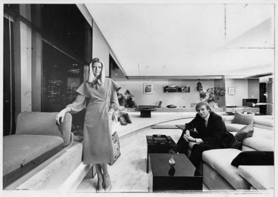 ایوانا و ترامپ در اتاق نشیمن آپارتمان منهتن در 12 مارس 1979