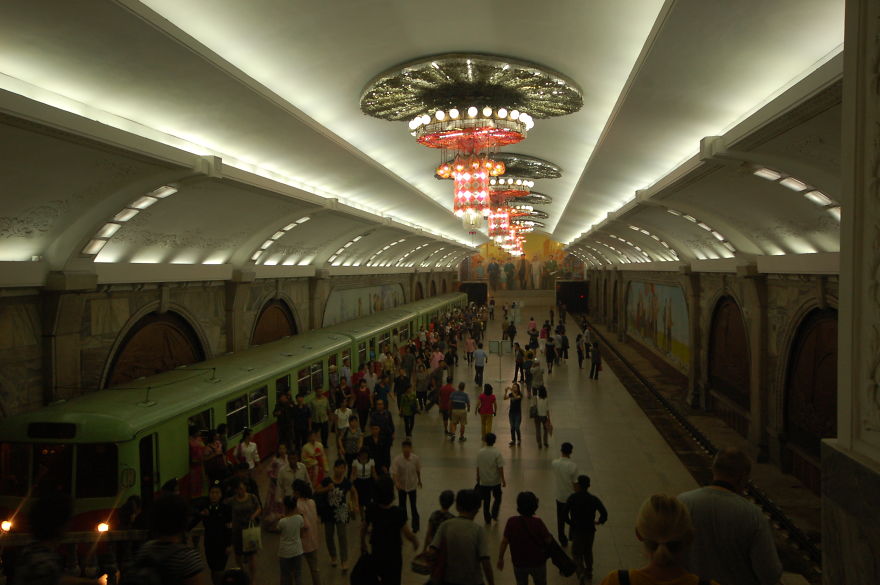 ایستگاه متروی که معماری بسیار زیبایی دارد