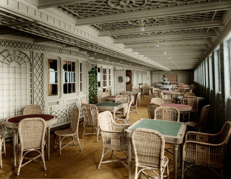 کافه پاریسی در بخش لوکس و درجه یک کشتی