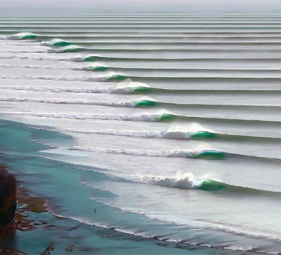 بلندترین امواج دنیا در پورتو چیکاما در پرو دیده می شود