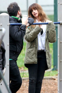 Anne-Hathaway--Filming-Colossal-Movie--01-w750