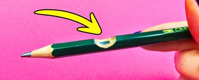 ایجاد شکاف روی مداد نیز می تواند اجساس داشتن قلم استایلوس (قلم مخصوص تلفن های هوشمند و تبلت ها) را به شما منتقل کند.