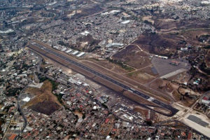 640px-Tegucigalpa_Airport_overview_OJEV-w900-h600