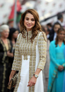 Queen-Rania-wearing-aennis-eunis-2-1-w900-h600
