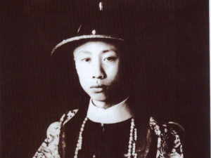 puyi-started-life-as-an-emperor-but-died-a-gardener-w900-h600