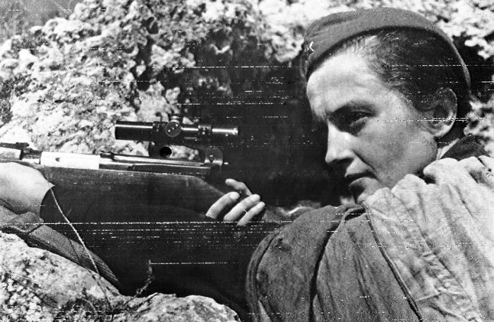 Lyudmila-Pavlichenko-sofrep-deadliest-female-sniper1-58c0384931074__700-w700