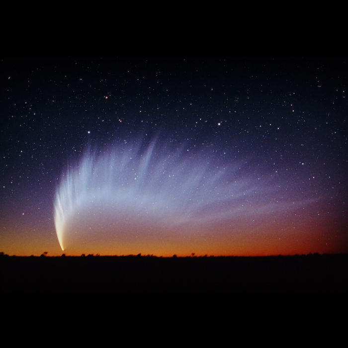 comet-mcnaught-2007-sunset-w700