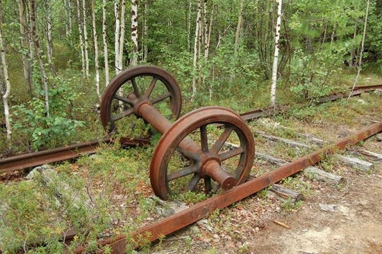 siberian-railroad-track-salekhard-igarka-russia-w700