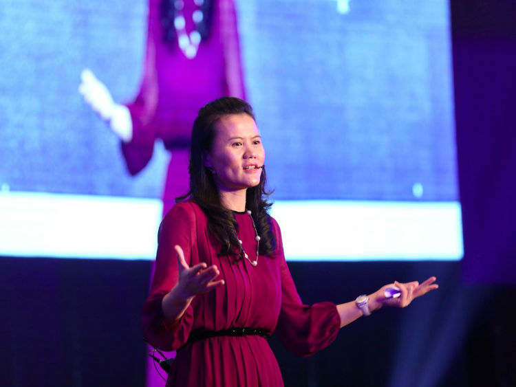 t5-peng-lei--net-worth-14-billion-as-one-of-the-founders-of-the-chinese-e-commerce-business-giant-alibaba-group-she-is-extremely-wealth-at-just-44-years-old-w750