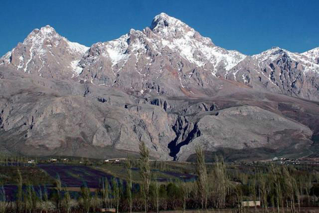 the-Demirkazik-Highest-Peak-at-Taurus-Mountain-w700