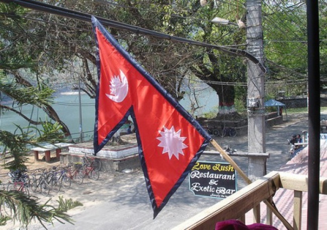 نپال تنها کشور دنیاست که پرچم آن مربع یا مستطیلی نیست.