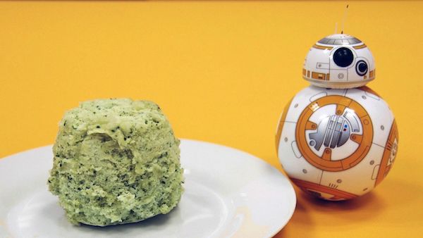 در عرض کمتر از 5 دقیقه می توانید این نان سبز رنگ که «رِن» در مجموعه جنگ ستاره های می پخت را درست کنید. برای آشنایی با روش تهیه آن پیشنهاد می کنیم ویدئوی زیر را تماشا کنید.