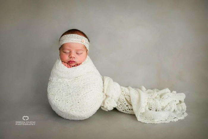 Photographer-takes-pictures-of-babies-as-never-seen-before-5922b2b072789__880-w700