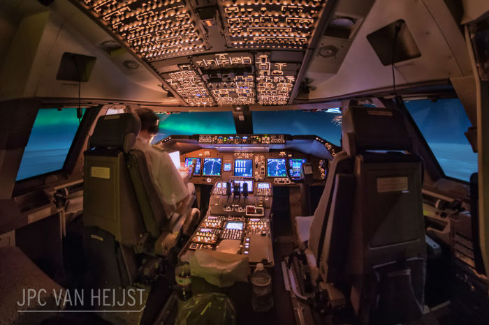 aerial-photos-boeing-747-plane-cockpit-jpc-van-heijst-17-592c0eee5e7a5__880-w700