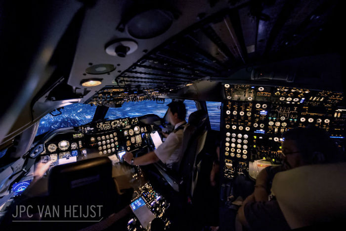 aerial-photos-boeing-747-plane-cockpit-jpc-van-heijst-3-592c0ed2e070f__880-w700