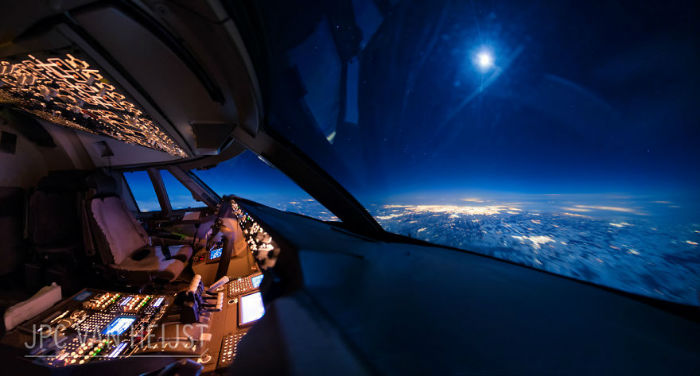 aerial-photos-boeing-747-plane-cockpit-jpc-van-heijst-30-592c0f070984c__880-w700