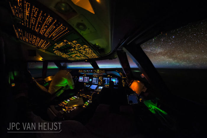 aerial-photos-boeing-747-plane-cockpit-jpc-van-heijst-8-592c0edc87201__880-w700