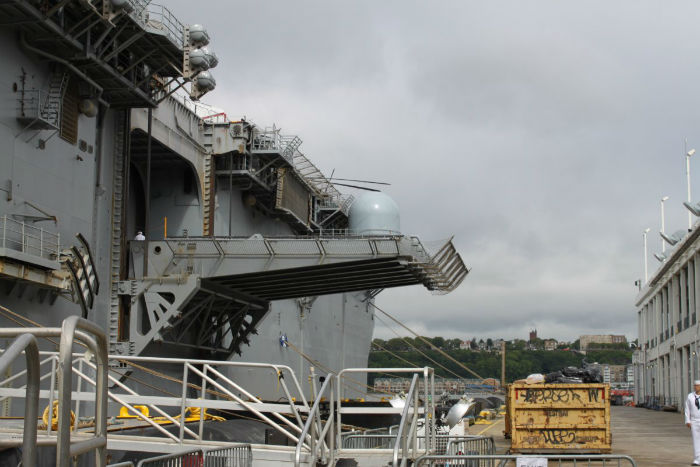 deck-edge-elevators-like-the-one-seen-here-lift-the-kearsarges-contingent-of-aircraft-to-the-flight-deck-where-three-cargo-elevators-lift-supplies-to-meet-them-w700