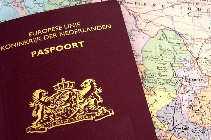 nederland-passport1-w700