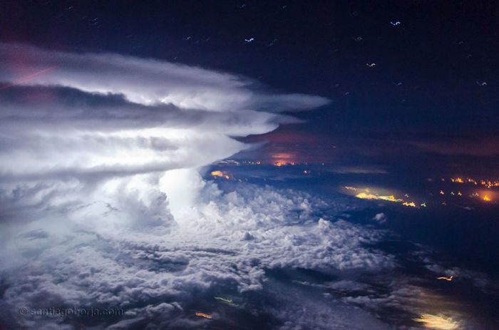 pilot-clouds-lightning-night-skies-santiago-borja-lopez-26-591954e76ad76__880-w700