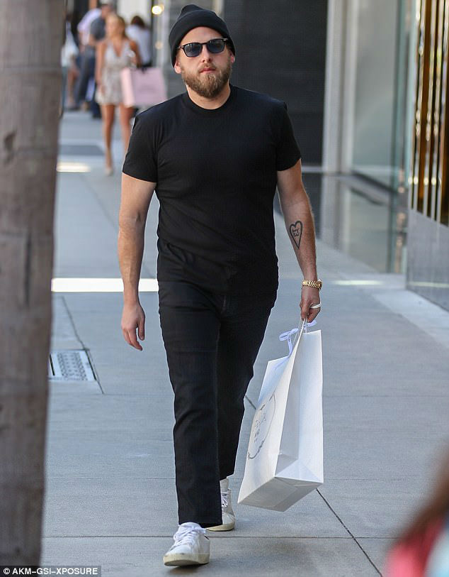 3F471C7800000578-4414662-Looking_good_Jonah_Hill_was_spotted_looking_slim_and_fit_during_-a-5_1492282517817-w700