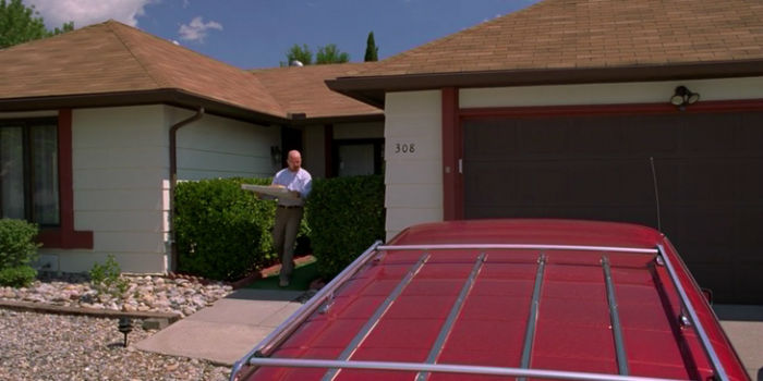Breaking-Bad-house-pizza-on-the-roof-of-the-house-episode-w700.jpg