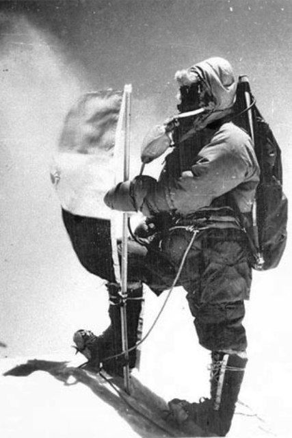 First-Indian-Flag-on-Mount-Everest-w750